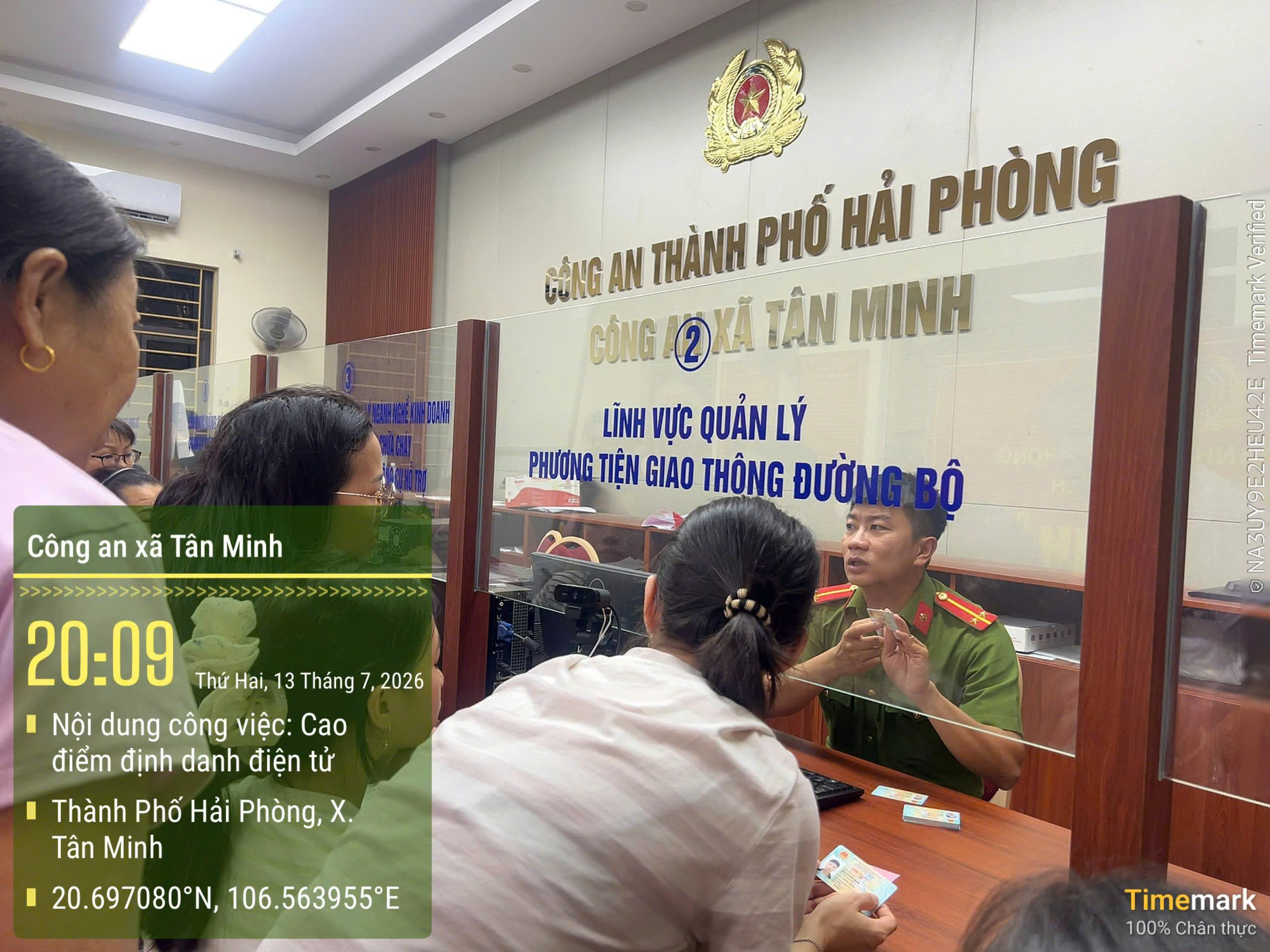 Công an xã Tân Minh triển khai “Chiến dịch mùa hè số cùng VNeID”
